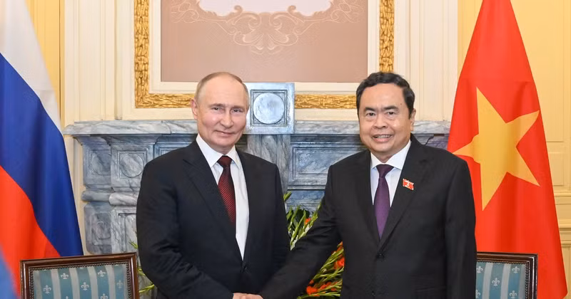 Titular de Asamblea Nacional de Vietnam recibe al presidente ruso
