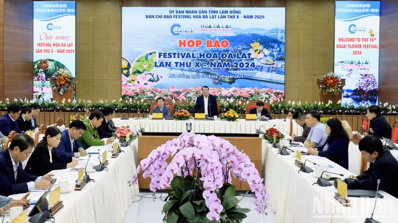 El vicepresidente del Comité Popular de Lam Dong, Pham S, aporta detalles sobre el evento.