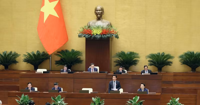 El presidente de la Asamblea Nacional, Tran Thanh Man, habla para concluir el debate sobre el el grupo de cuestiones acerca de los recursos naturales y el medio ambiente. (Fuente: VNA)