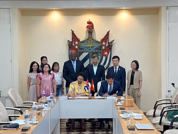 Vietnam y Cuba intensifican cooperación en educación