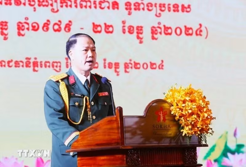 El agregado militar de Vietnam en Camboya, coronel Tran Van Tam, interviene en la cita (Foto: VNA)