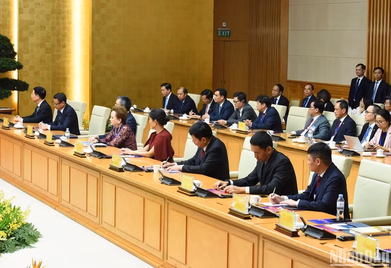 Empresarios vietnamitas en la cita.