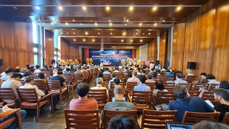En la conferencia.