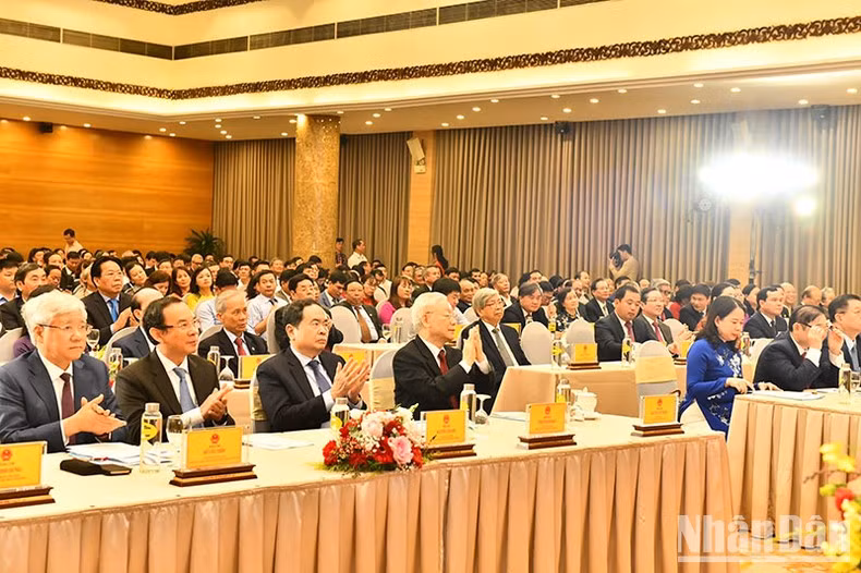 Nguyen Phu Trong y dirigentes del Partido y Estado y asistentes a la ceremonia. (Foto: Dang Khoa)