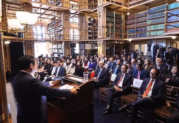 El primer ministro de Vietnam, Pham Minh Chinh, interviene en la cita. (Foto: VNA)