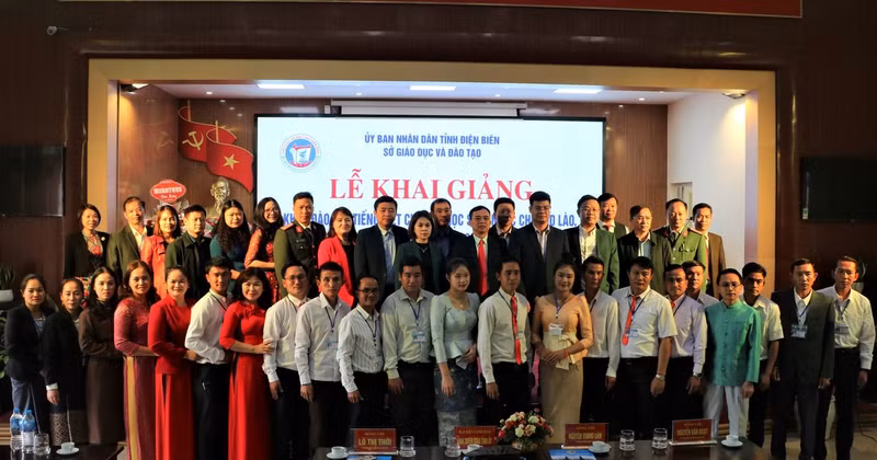 Inauguran en Dien Bien curso de idioma vietnamita para estudiantes laosianos 