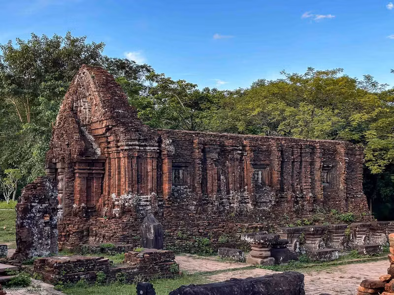 En los próximos tiempos las obras continuarán y se fortalecerá la conexión con otros destinos para construir y desarrollar otros tipos de turismo a fin de mejorar la calidad y los valores del Santuario de My Son. En los próximos tiempos las obras continuarán y se fortalecerá la conexión con otros destinos para construir y desarrollar otros tipos de turismo a fin de mejorar la calidad y los valores del Santuario de My Son.