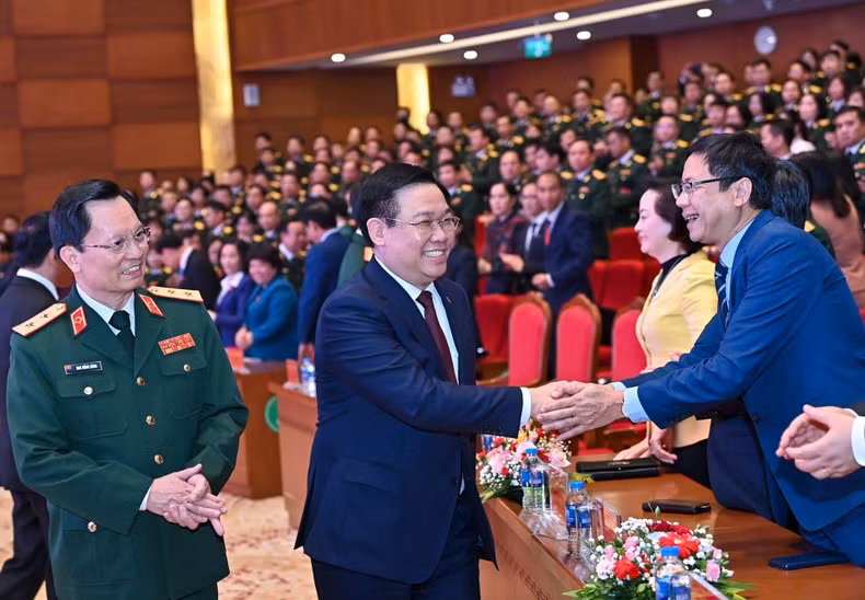 El presidente de la AN, Vuong Dinh Hue en el evento conmemorativo.