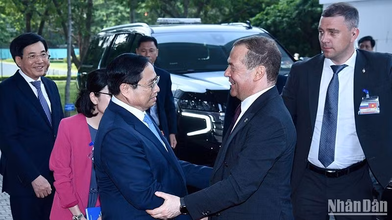 Premier vietnamita sostiene encuentro con el presidente de Partido Unida Rusia ảnh 1 Premier vietnamita sostiene encuentro con el presidente de Partido Unida Rusia ảnh 1