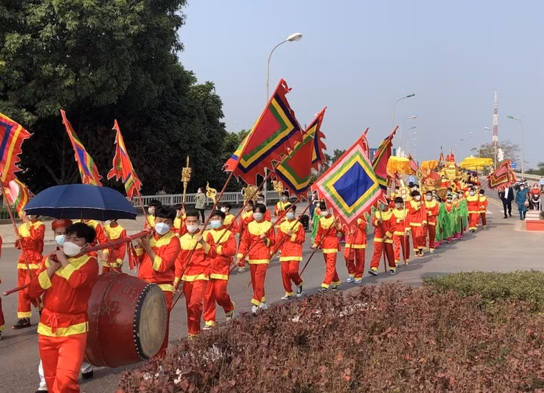 Los festivales tradicionales en Mong Cai atraen a una gran cantidad de turistas nacionales. Los festivales tradicionales en Mong Cai atraen a una gran cantidad de turistas nacionales.