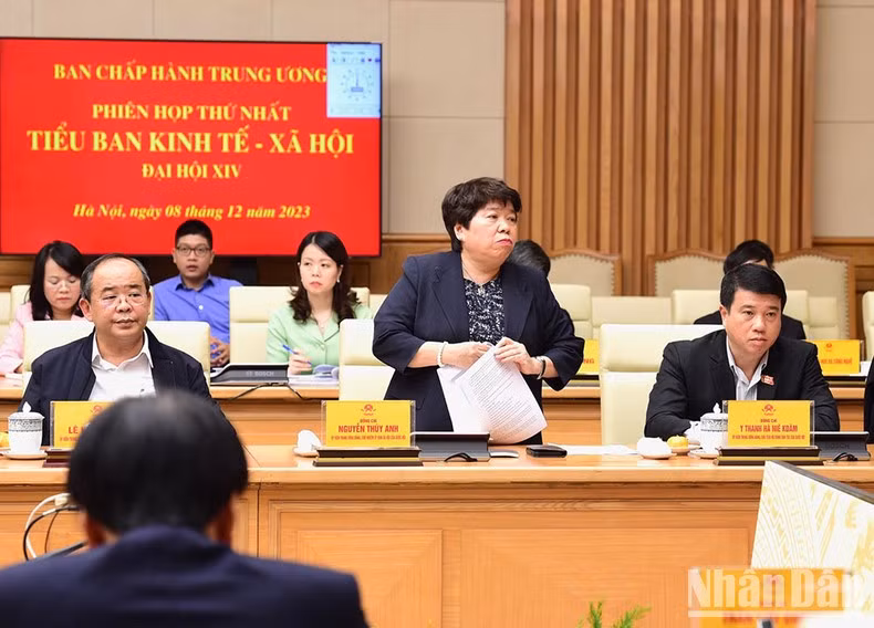La jefa del Comité de Asuntos Sociales de la Asamblea Nacional Nguyen Thuy Anh.