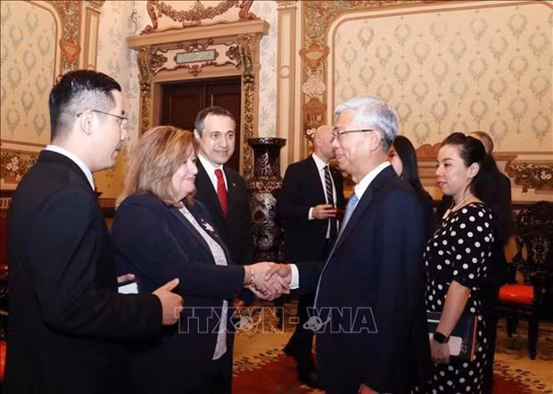 Ciudad Ho Chi Minh promueve cooperación agrícola y rural con provincia canadiense
