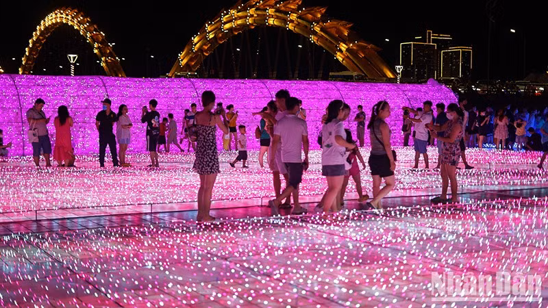 Espectáculo de luces en Da Nang por conmemorar los lazos diplomáticos entre Vietnam y Japón 