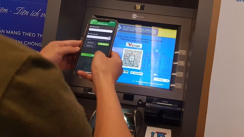 Lanzan en Vietnam servicio de extraer dinero sin tarjeta de los cajeros 