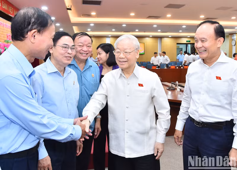 Phu Trong y los delegados en el encuentro. Phu Trong y los delegados en el encuentro.