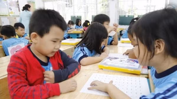 Elogia periódico británico educación vietnamita