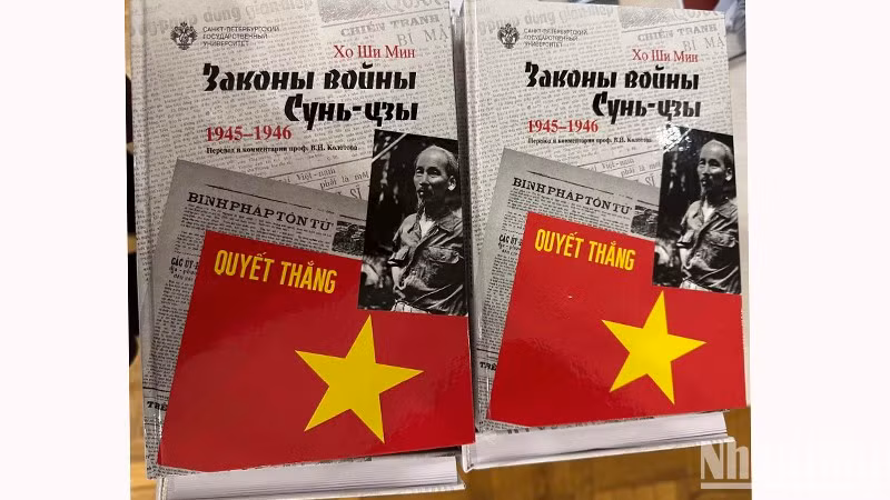 La versión en idioma ruso del libro “Sobre el Arte de la Guerra de Sun Tzu”, del Presidente Ho Chi Minh.