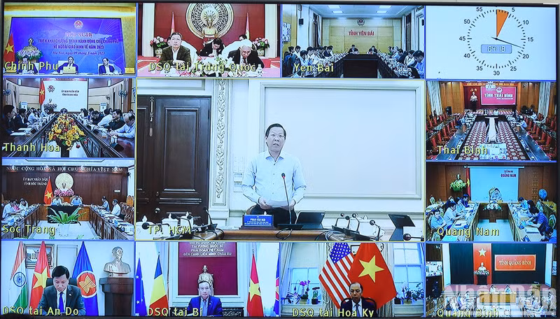 El presidente del Comité Popular de Ciudad Ho Chi Minh, Phan Van Mai habló en la cita.