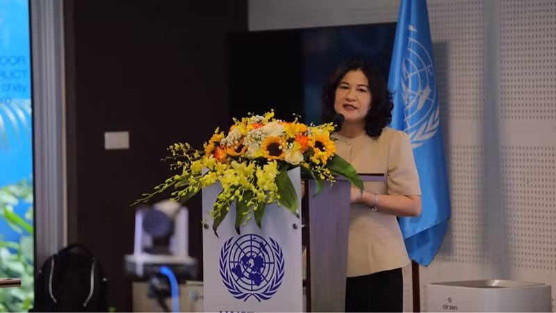 Nguyen Thi Ha, viceministra del Ministerio de Trabajo, Inválidos de Guerra y Asuntos Sociales habla en el evento. 
