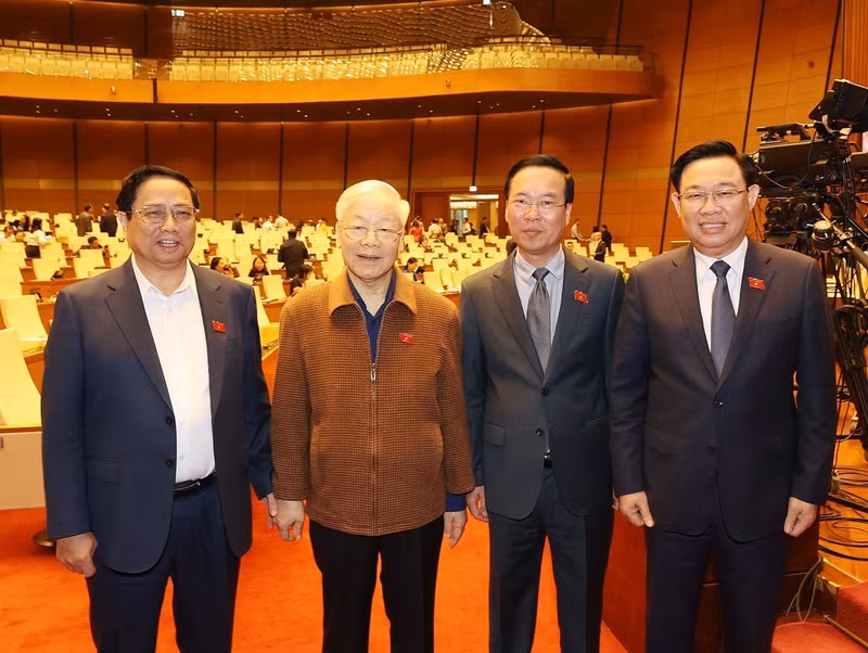 De la izquierda a la derecha: el primer ministro Pham Minh Chinh, el secretario general del PCV, Nguyen Phu Trong, el presidente Vo Van Thuong y el titular de la Asamblea Nacional, Vuong Dinh Hue.