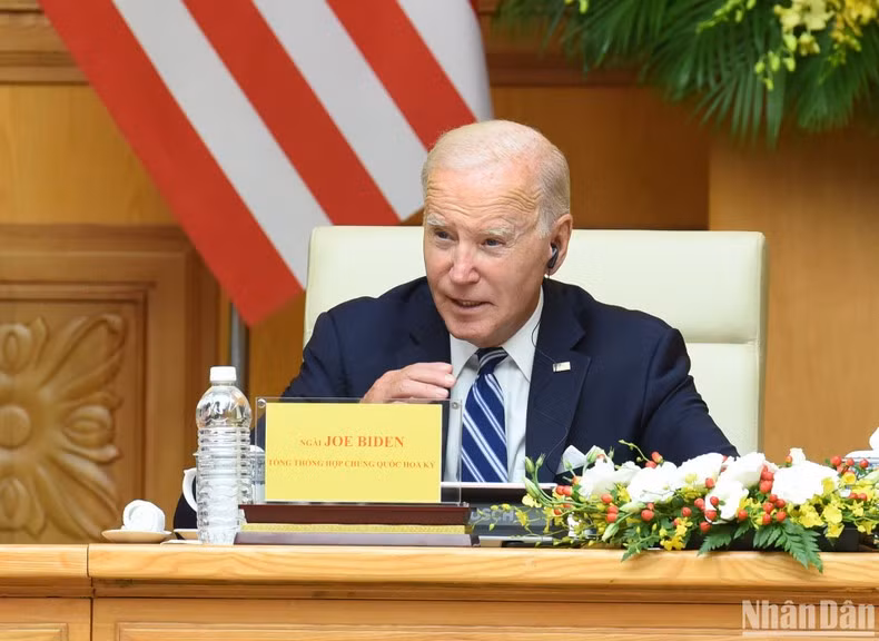 El presidente de EE. UU., Joe Biden interviene en la conferencia.