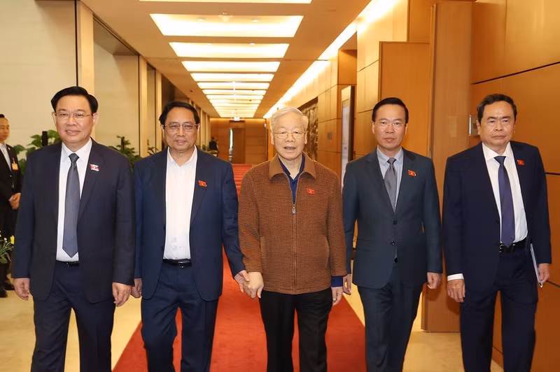 Phu Trong y dirigentes del Partido y Estado asisten a la cita.