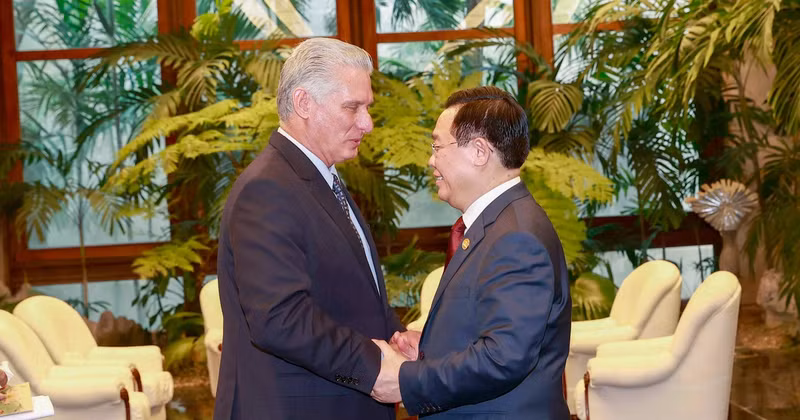 El presidente de la Asamblea Nacional de Vietnam, Vuong Dinh Hue, se reunió con el presidente de Cuba, Miguel Díaz-Canel.