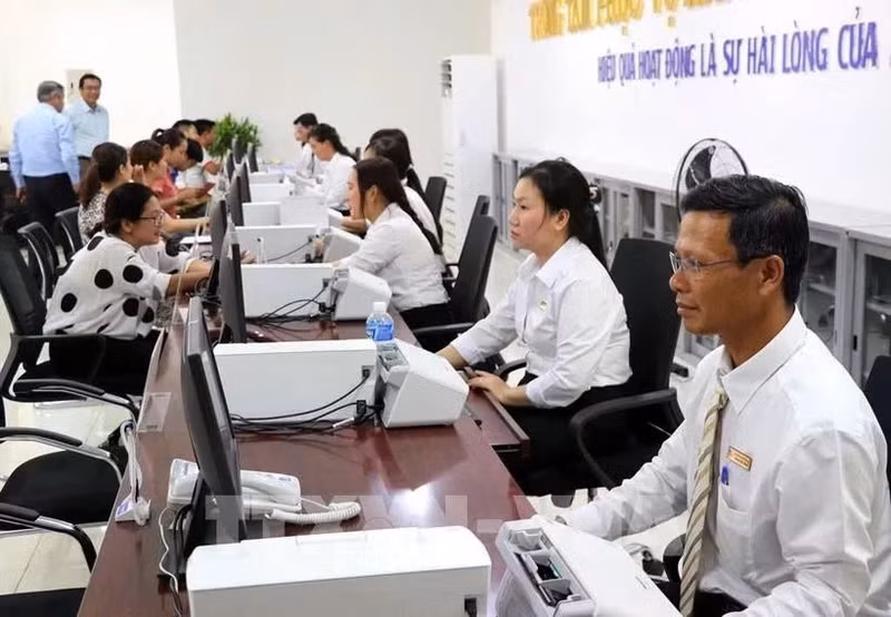 Premier vietnamita insta a completar reducción de trámites administrativos antes del 10 de junio