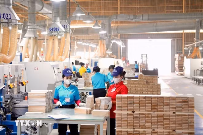 Italy-Asia Door Technology Co., Ltd. inició la producción a principios de año con mil trabajadores presentes en la fábrica de la ciudad de Tan Uyen, provincia de Binh Duong. (Foto: VNA) Italy-Asia Door Technology Co., Ltd. inició la producción a principios de año con mil trabajadores presentes en la fábrica de la ciudad de Tan Uyen, provincia de Binh Duong. (Foto: VNA)