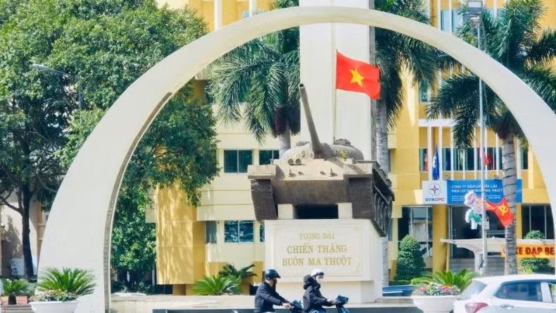 El Monumento de la Victoria de Buon Ma Thuot.