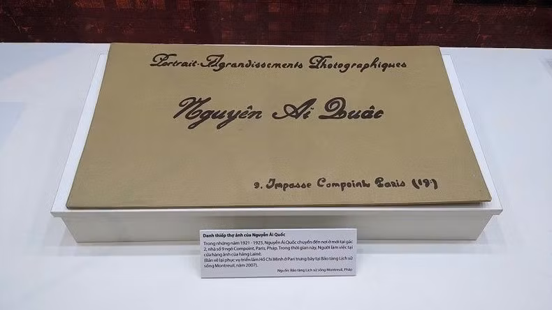 Foto de archivo: Tarjeta de presentación del fotógrafo Nguyen Ai Quoc. (Fuente: Museo de Historia Viva de Montreuil)