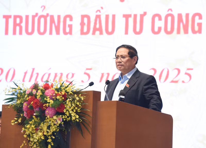 El primer ministro de Vietnam, Pham Minh Chinh, habla en la conferencia. (Foto: VNA) 