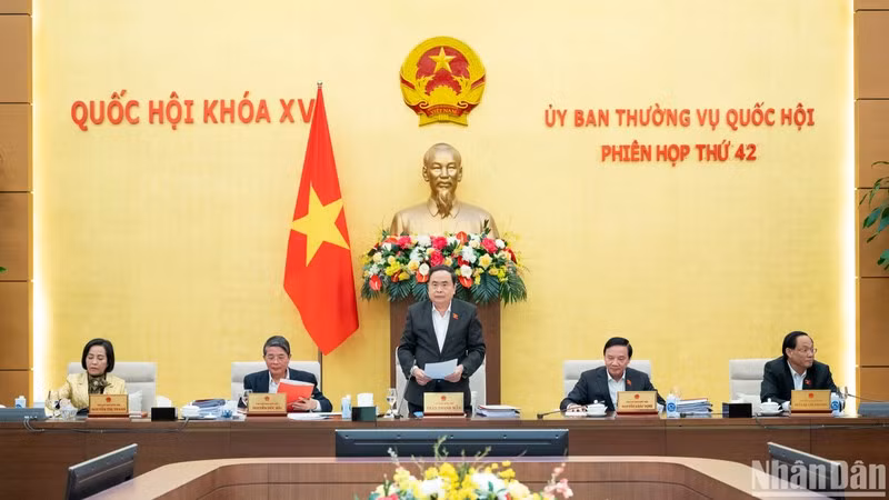Clausuran 42ª reunión del Comité Permanente del Parlamento vietnamita.