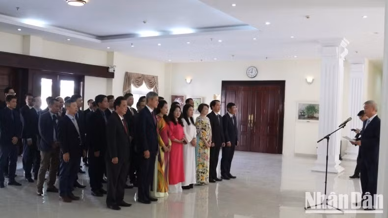 Ceremonia celebrada por la Embajada de Vietnam en Camboya el 19 de mayo. (Foto: VNA) 