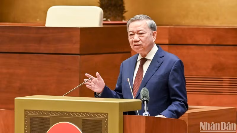 El secretario general del Partido Comunista de Vietnam, To Lam, interviene en la cita.