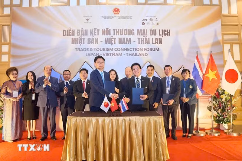 Empresas vietnamitas establecidas en Tailandia y Japón firman acuerdos de cooperación (Foto: VNA)