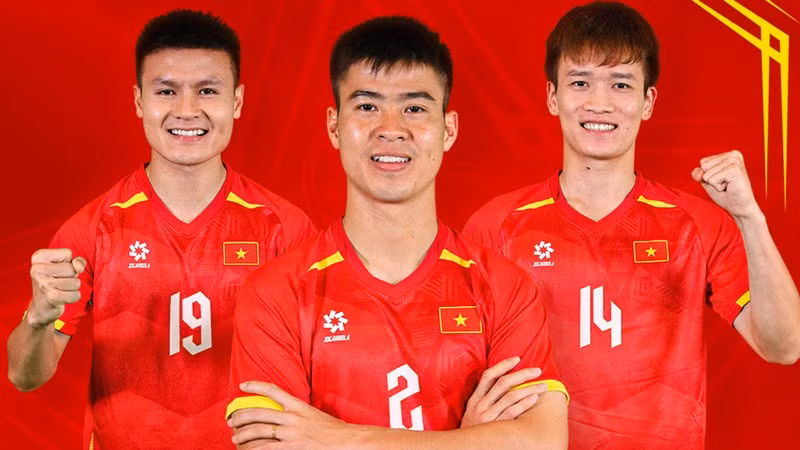 Los futbolistas vietnamitas Nguyen Hoang Duc (Phu Dong Ninh Binh Club), Nguyen Quang Hai (Hanoi Police FC) y Do Duy Manh (Hanoi FC) se unirán al equipo Asean All-Stars para enfrentar a Manchester United.