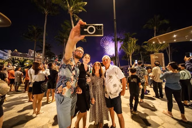 En 2025, Phu Quoc aspira a recibir siete millones de visitantes, lo que subraya la urgente necesidad de ampliar su aeropuerto internacional. (Foto: Sun Group)