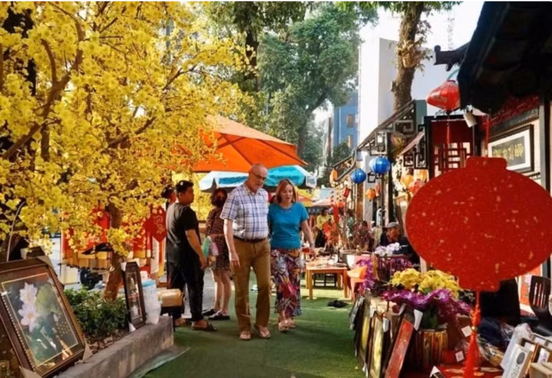 La calle de calígrafos en Ciudad Ho Chi Minh. (Fuente: thanhnien.vn)