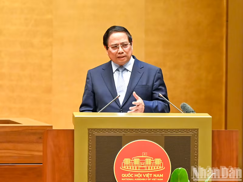 El primer ministro vietnamita, Pham Minh Chinh, interviene en la cita.