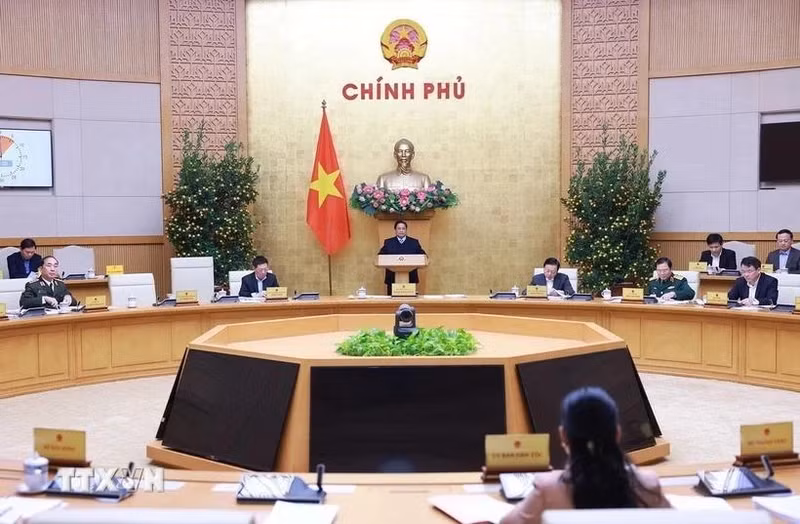 El primer ministro de Vietnam, Pham Minh Chinh, preside una reunión ordinaria mensual del Gobierno (Fuente: VNA)