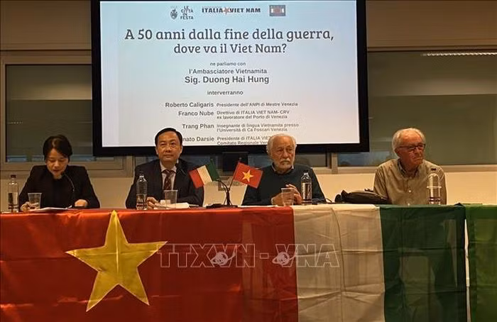 En el coloquio en la ciudad de Mestre. (Fuente: VNA)