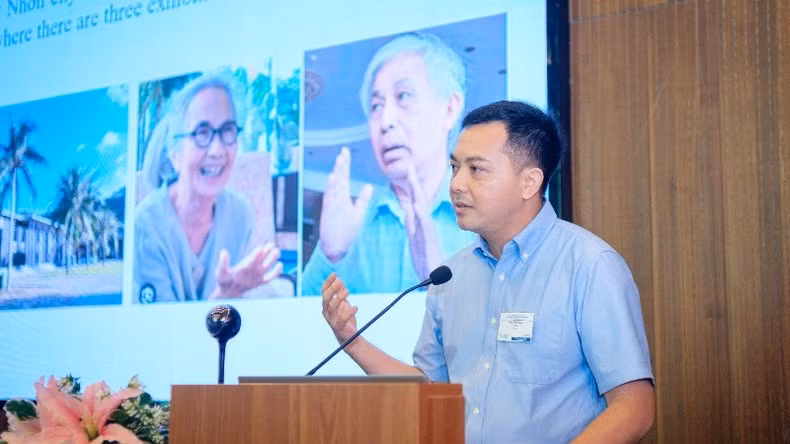 El doctor Pham Ngoc Diep presenta una ponencia.