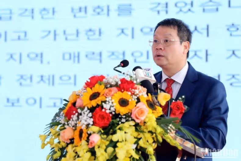El presidente del Comité Popular de Thai Binh, Nguyen Manh Hung.