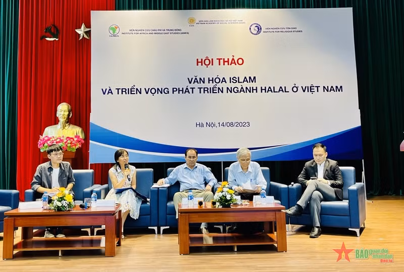 Delegados en el seminario científico sobre la cultura islámica y las perspectivas de la industria Halal en Vietnam. (Fotografía: qdnd.vn)