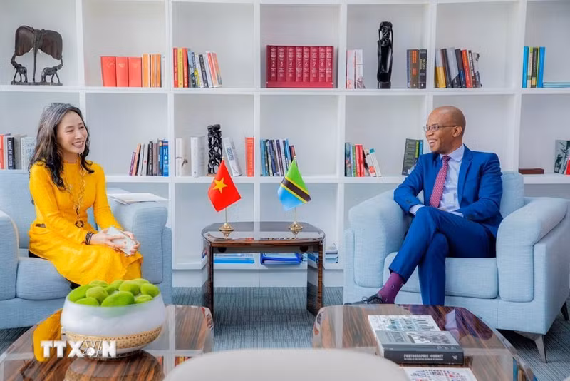 La embajadora de Vietnam en Tanzania, Vu Thanh Huyen, en una de las actividades realizadas por la Embajada de Hanói en Dodoma. (Fotografía: VNA)