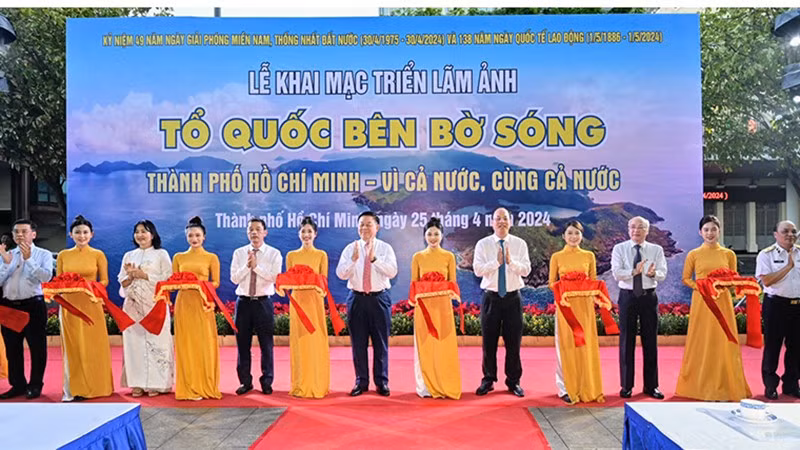 Inauguran en Ciudad Ho Chi Minh exposiciones por 49 aniversario del Día de la Reunificación.