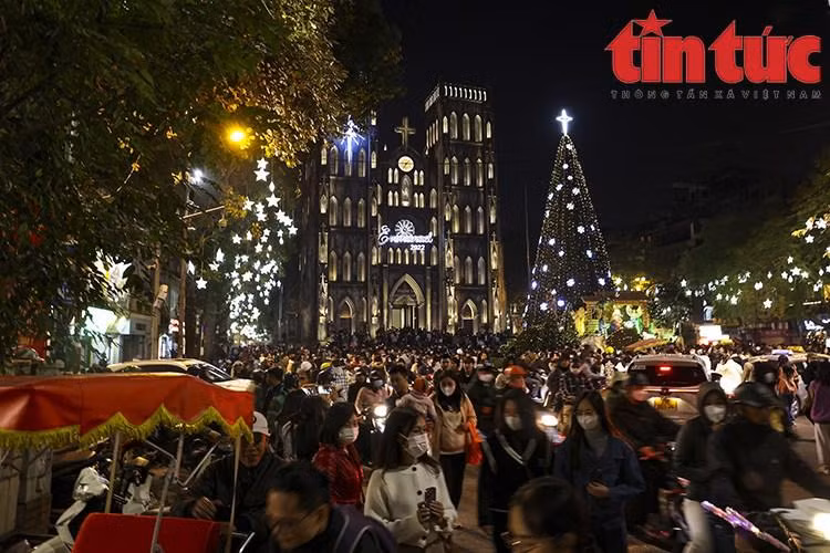 Durante estos días, el ambiente de Navidad se propaga por todas las casas y calles de esta ciudad.