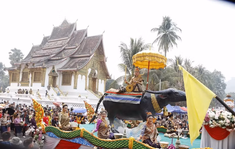 Una actuación artística en Luang Prabang. (Fotografía: VNA)