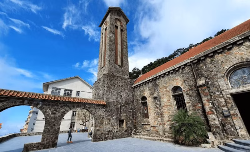 La Iglesia de piedra de Tam Dao, un destino turístico que atrae cada vez a más turistas.